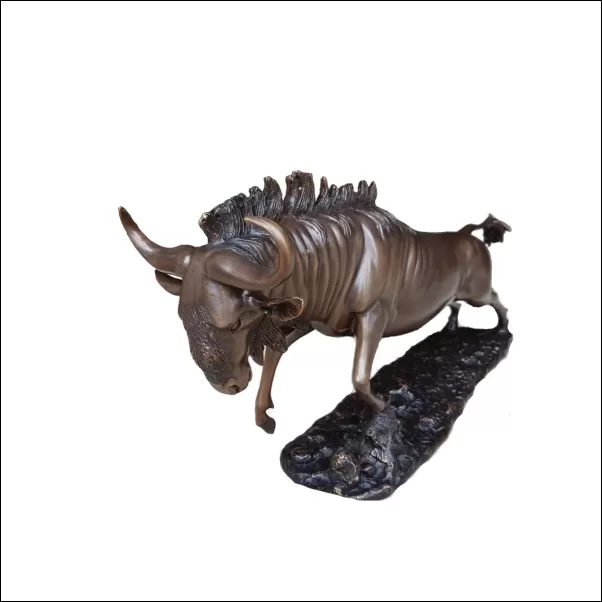Wildebeest bronze sculpture - Image 2
