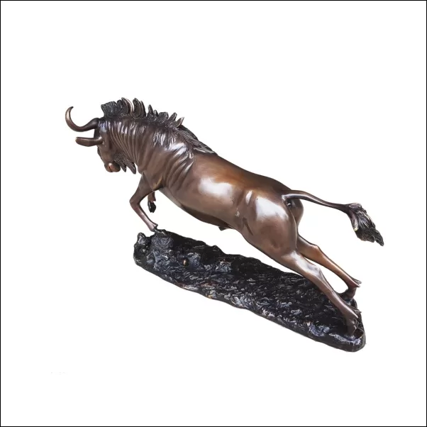 Wildebeest bronze sculpture - Image 3