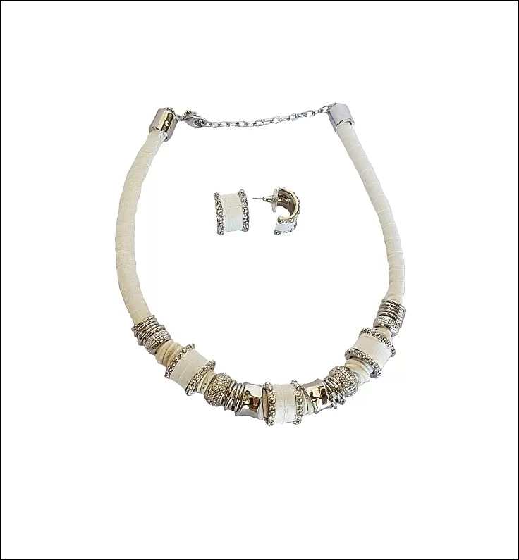 White Necklace & Earrings Set - Image 2