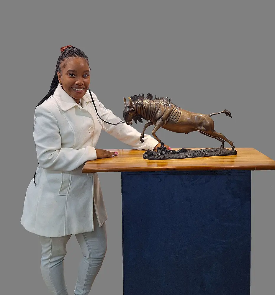 Wildebeest bronze sculpture - Image 5