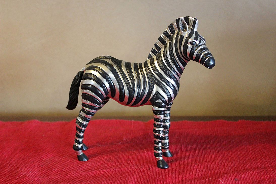 Zebra Baby sculpture - Silver - Image 7