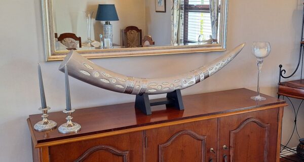 Elephant tusk sculpture - Image 7
