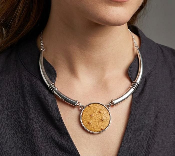 Tusk necklace - chestnut - Image 2